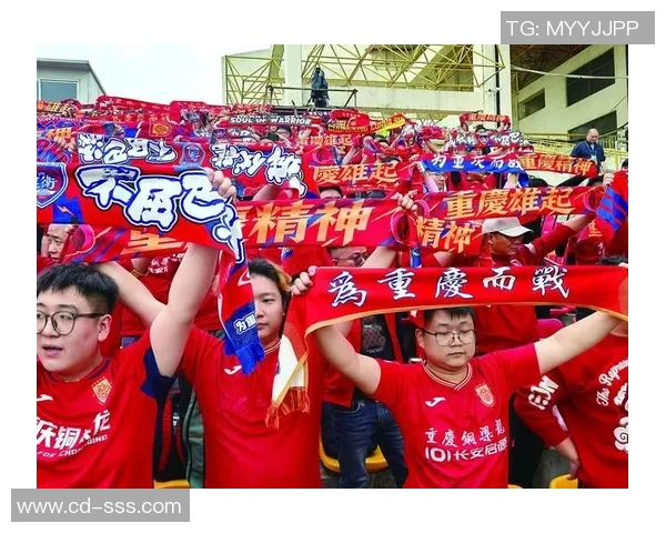 足球明星与球迷之间温暖瞬间展现真情与梦想的感动故事