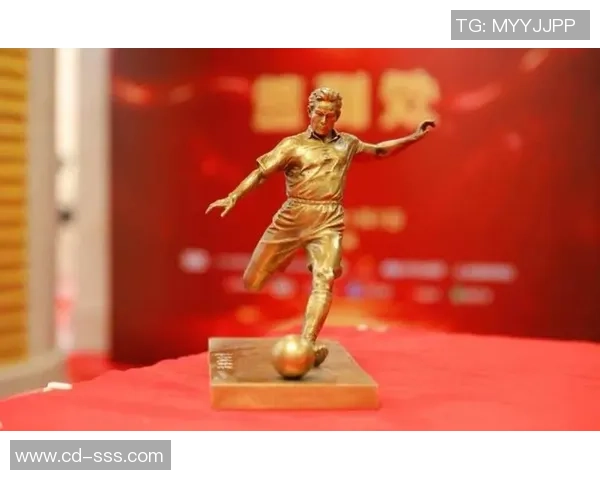 足球巨星的荣耀与泪水交织的告别仪式见证传奇生涯的终章