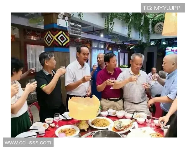 足球明星欢聚一堂碰杯庆祝精彩瞬间视频回顾