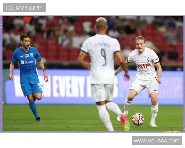 足球明星绯闻最新事件揭秘球场内外的情感纠葛与八卦故事 足球明星绯闻最新事件揭秘球场内外的情感纠葛与八卦故事